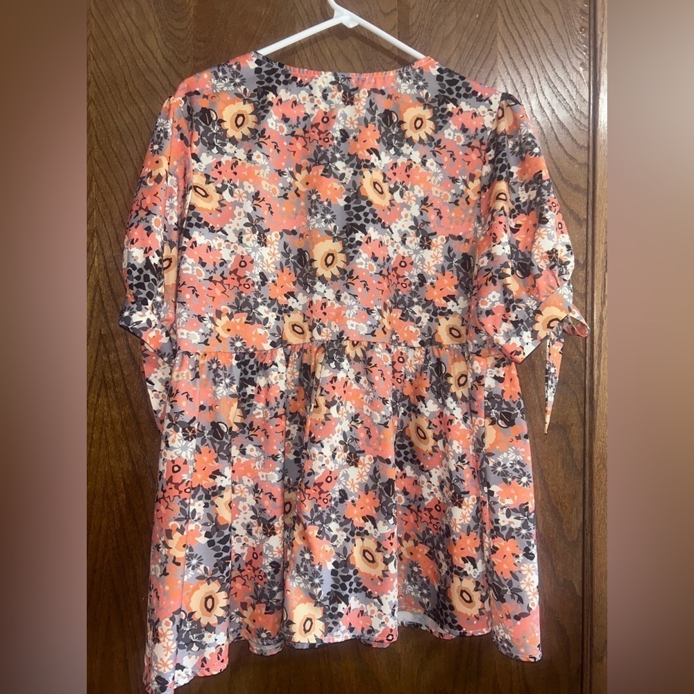 SHEIN Emery Rose 1X floral peplum short sleeve top NWOT - Picture 5 of 7